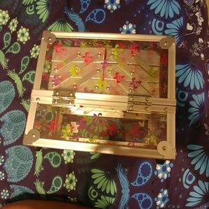 FREE BEAUTY SAMPLES with purchase! Cute Caboodle!